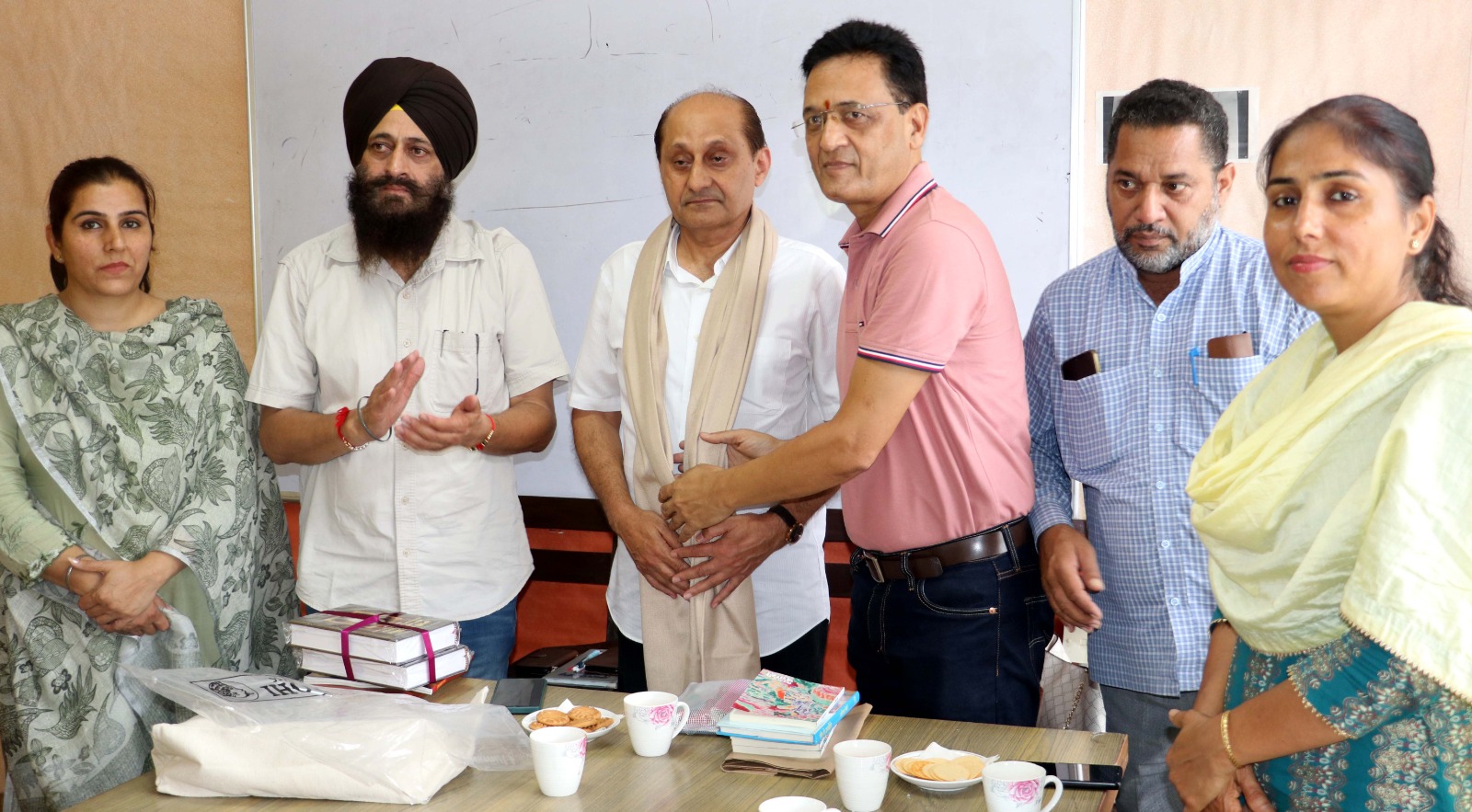 Face-to-face with Parminder Sodhi, a Punjabi poet living in Japan at Punjabi University